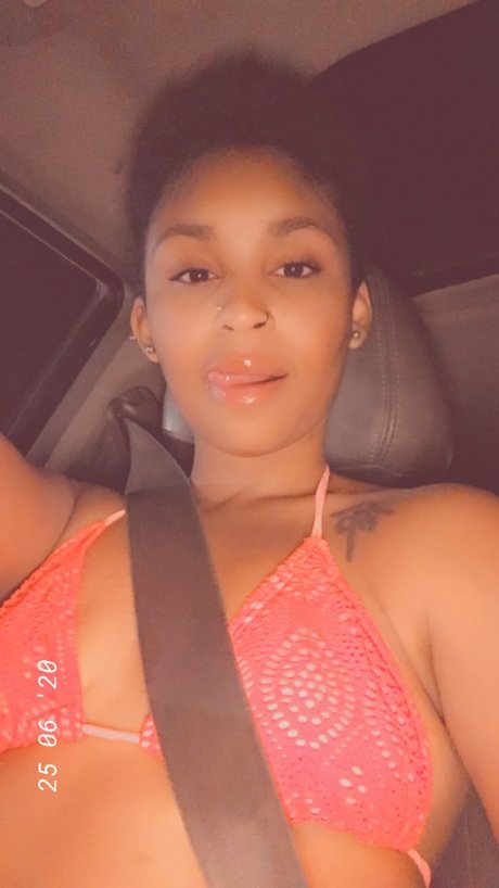 Naakte gelekte OnlyFans-foto van Jess