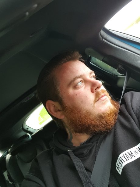 Naakte gelekte OnlyFans-foto van The Chunk