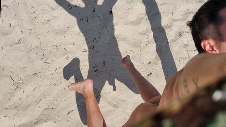 Naakte gelekte OnlyFans-foto van Jo Free