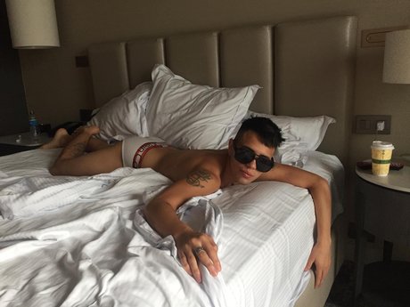 Naakte gelekte OnlyFans-foto van Yefer Paez