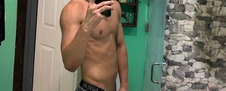 Naakte gelekte OnlyFans-foto van Dilan