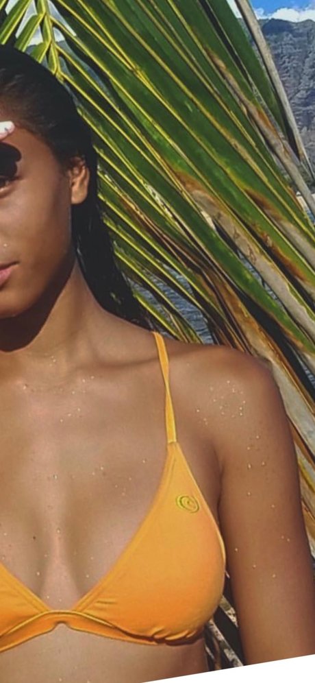 Naakte gelekte OnlyFans-foto van Viv