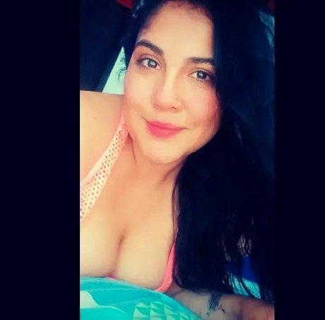Naakte gelekte OnlyFans-foto van Alma Alba