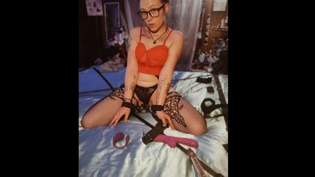 Naakte gelekte OnlyFans-foto van  Starlitexoxo 