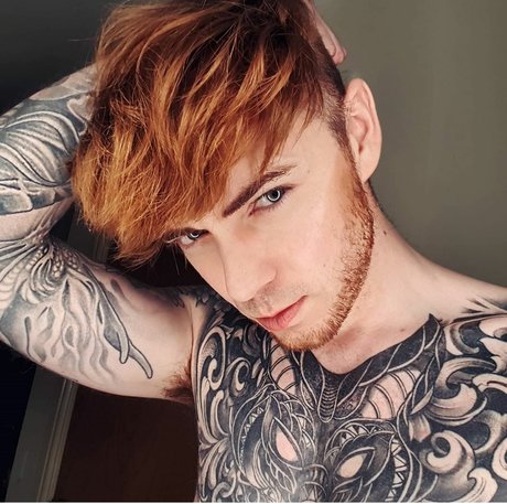 Naakte gelekte OnlyFans-foto van James Hinchliffe