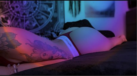 Naakte gelekte OnlyFans-foto van Tbaby