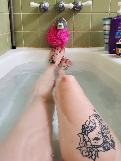 Naakte gelekte OnlyFans-foto van Tattoomama