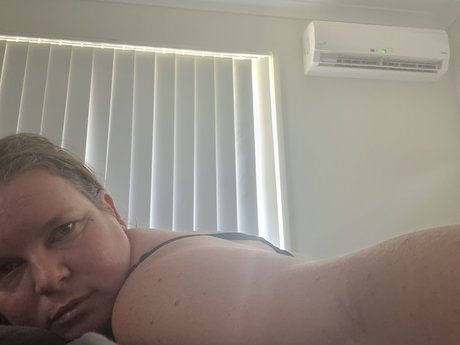 Naakte gelekte OnlyFans-foto van Allie Jay