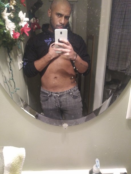 Naakte gelekte OnlyFans-foto van Brandon Webster