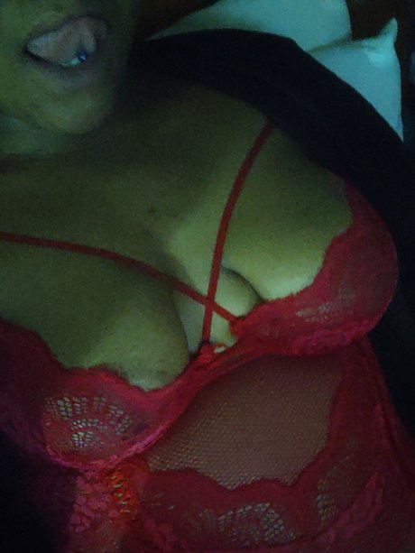 Naakte gelekte OnlyFans-foto van Juicy Kandy