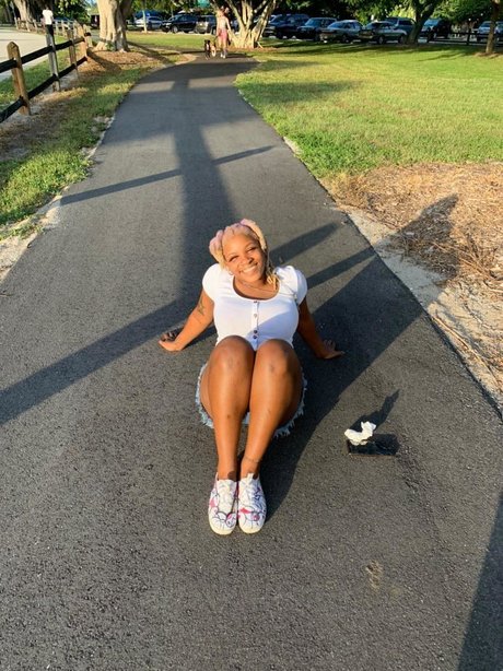 Naakte gelekte OnlyFans-foto van Suupreme Princess G Hayze