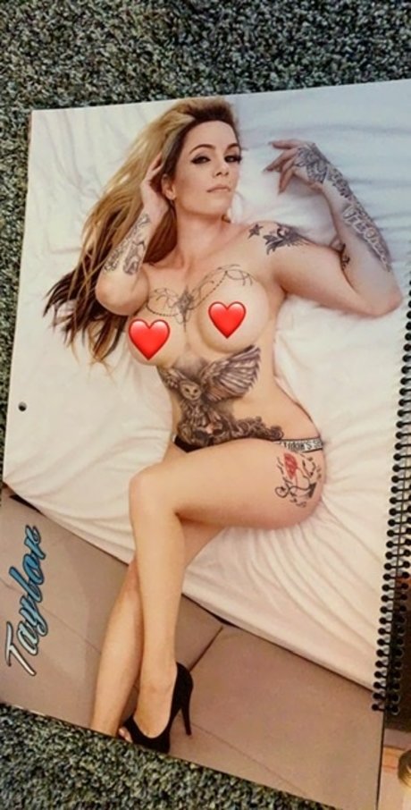 Naakte gelekte OnlyFans-foto van Taylor Kain Free