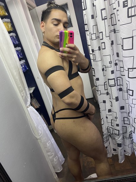 Naakte gelekte OnlyFans-foto van Luis Kike