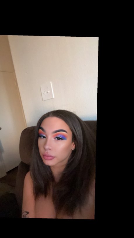 Naakte gelekte OnlyFans-foto van Joelle Mackenzie