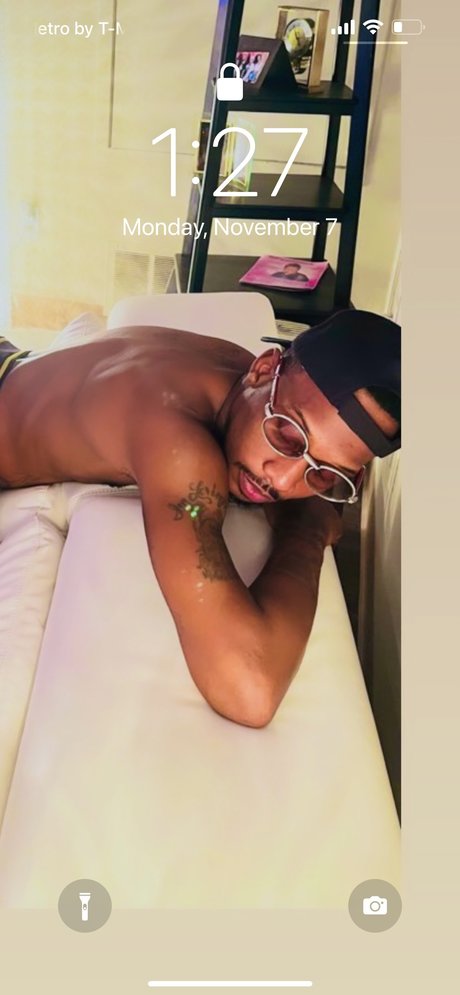 Naakte gelekte OnlyFans-foto van Tayyontop