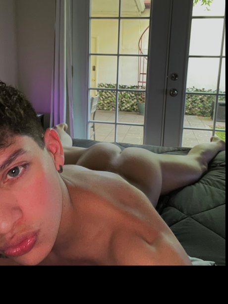 Naakte gelekte OnlyFans-foto van Ayden Rey
