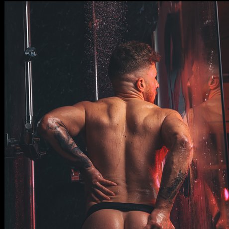 Naakte gelekte OnlyFans-foto van   Ampamp   