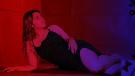 Naakte gelekte OnlyFans-foto van Xuxu