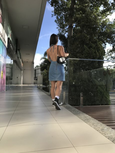Naakte gelekte OnlyFans-foto van Tami Melo