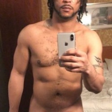 Naakte gelekte OnlyFans-foto van Habeel Paion