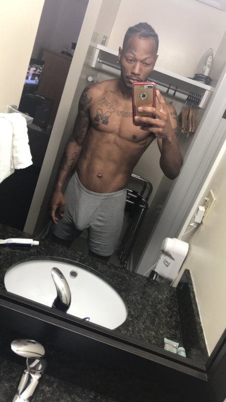 Naakte gelekte OnlyFans-foto van Dr Headhog