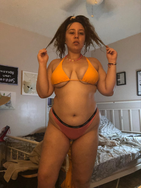 Naakte gelekte OnlyFans-foto van Stella Bars