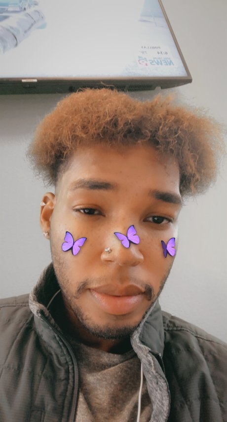 Naakte gelekte OnlyFans-foto van Edward Cheddar