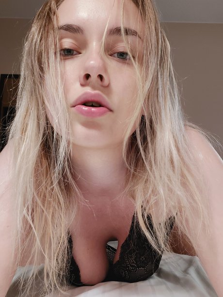 Naakte gelekte OnlyFans-foto van Nikidarling