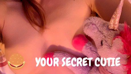 Naakte gelekte OnlyFans-foto van Your Secret Cutie