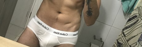 Naakte gelekte OnlyFans-foto van Thomas Matus