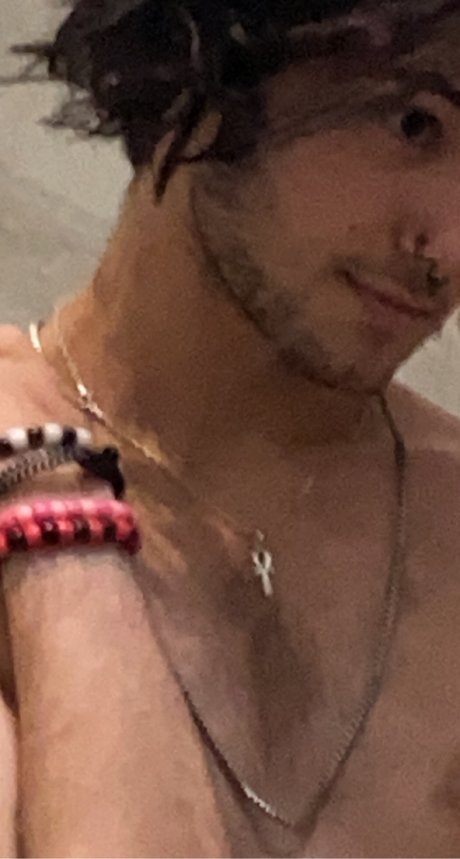 Naakte gelekte OnlyFans-foto van Zan