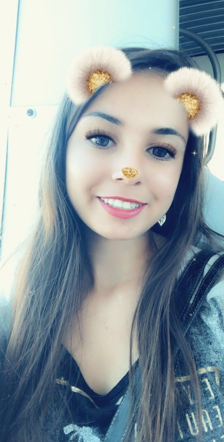 Naakte gelekte OnlyFans-foto van Cassandra Cannaux