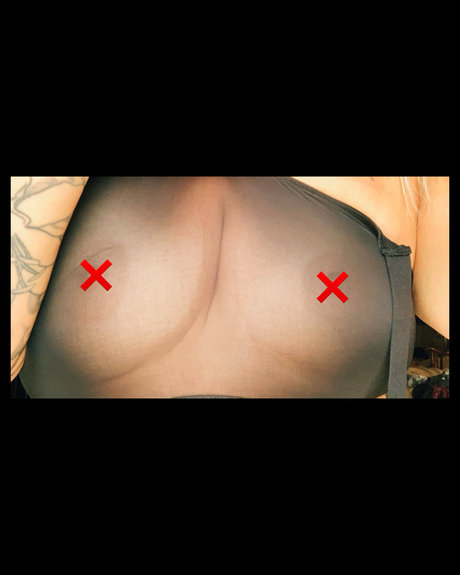 Naakte gelekte OnlyFans-foto van Curvybabexo