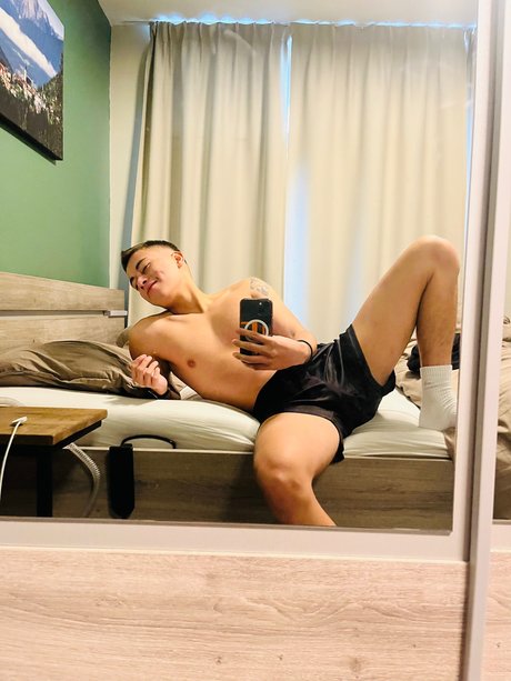 Naakte gelekte OnlyFans-foto van Mateo