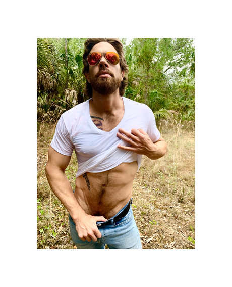 Naakte gelekte OnlyFans-foto van Alpha Daddy Scott 