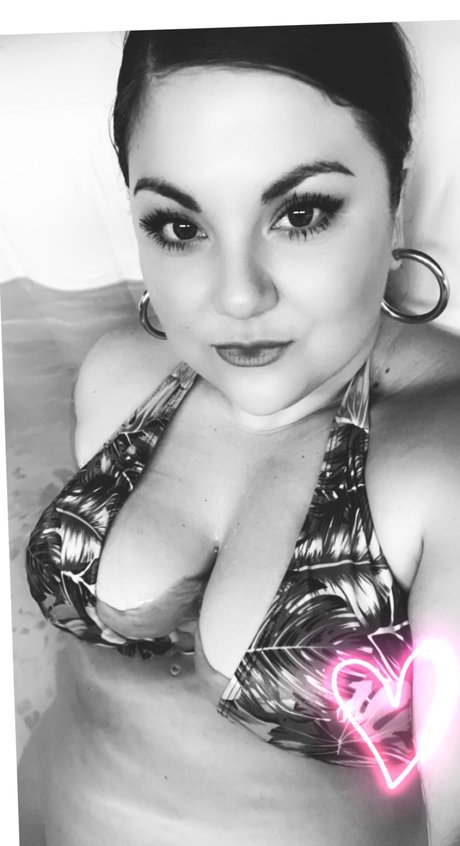 Naakte gelekte OnlyFans-foto van Summer Blake Free