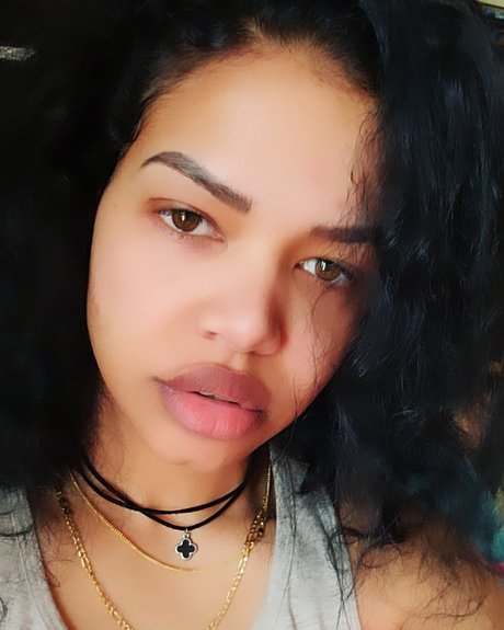 Naakte gelekte OnlyFans-foto van Tu Diosa Paulino