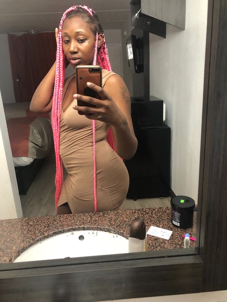 Naakte gelekte OnlyFans-foto van Growthqueen