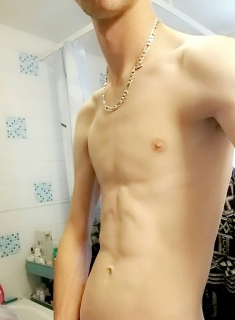 Naakte gelekte OnlyFans-foto van Ashley Trimmer