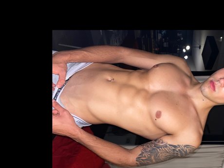 Naakte gelekte OnlyFans-foto van   