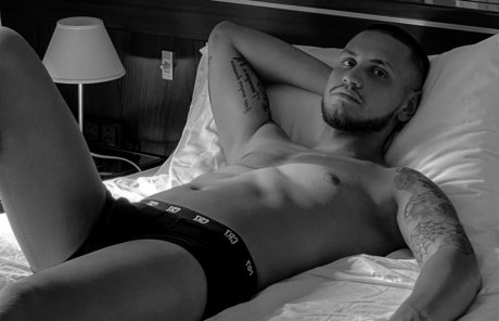 Naakte gelekte OnlyFans-foto van Truerikrdo