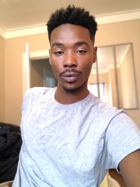 Naakte gelekte OnlyFans-foto van Treydukes