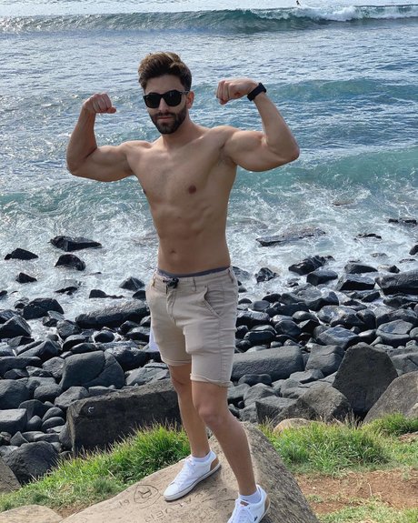 Naakte gelekte OnlyFans-foto van Turkish Delight