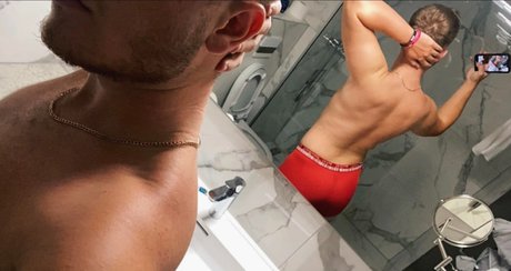 Naakte gelekte OnlyFans-foto van Trent Dixon