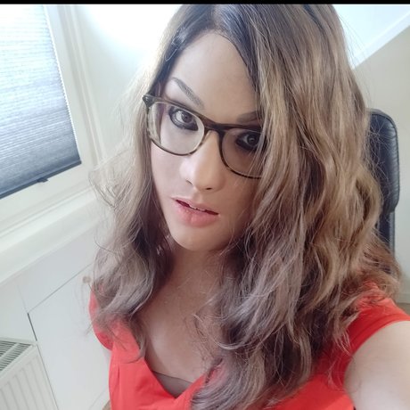 Naakte gelekte OnlyFans-foto van Amy Hall