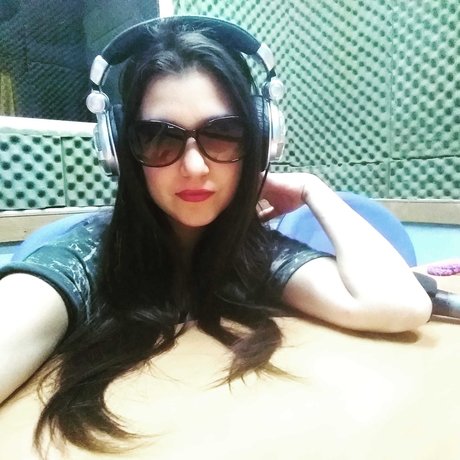 Naakte gelekte OnlyFans-foto van Yeiza Music