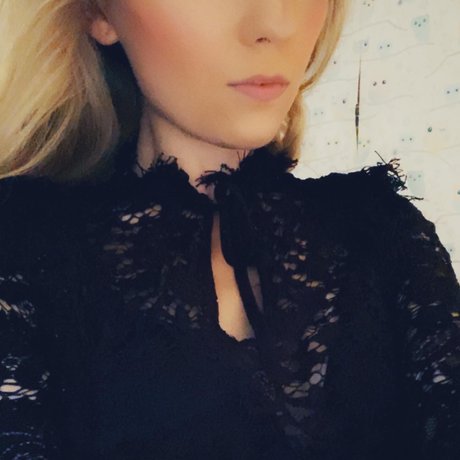 Naakte gelekte OnlyFans-foto van Swedishsugar