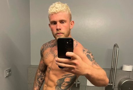 Naakte gelekte OnlyFans-foto van Kvidir