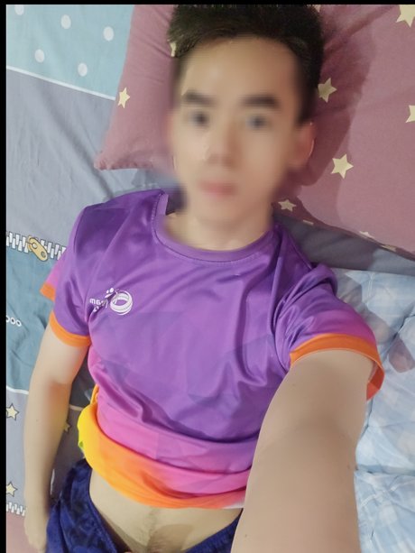 Naakte gelekte OnlyFans-foto van Tony