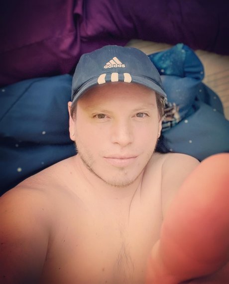 Naakte gelekte OnlyFans-foto van Onlydan